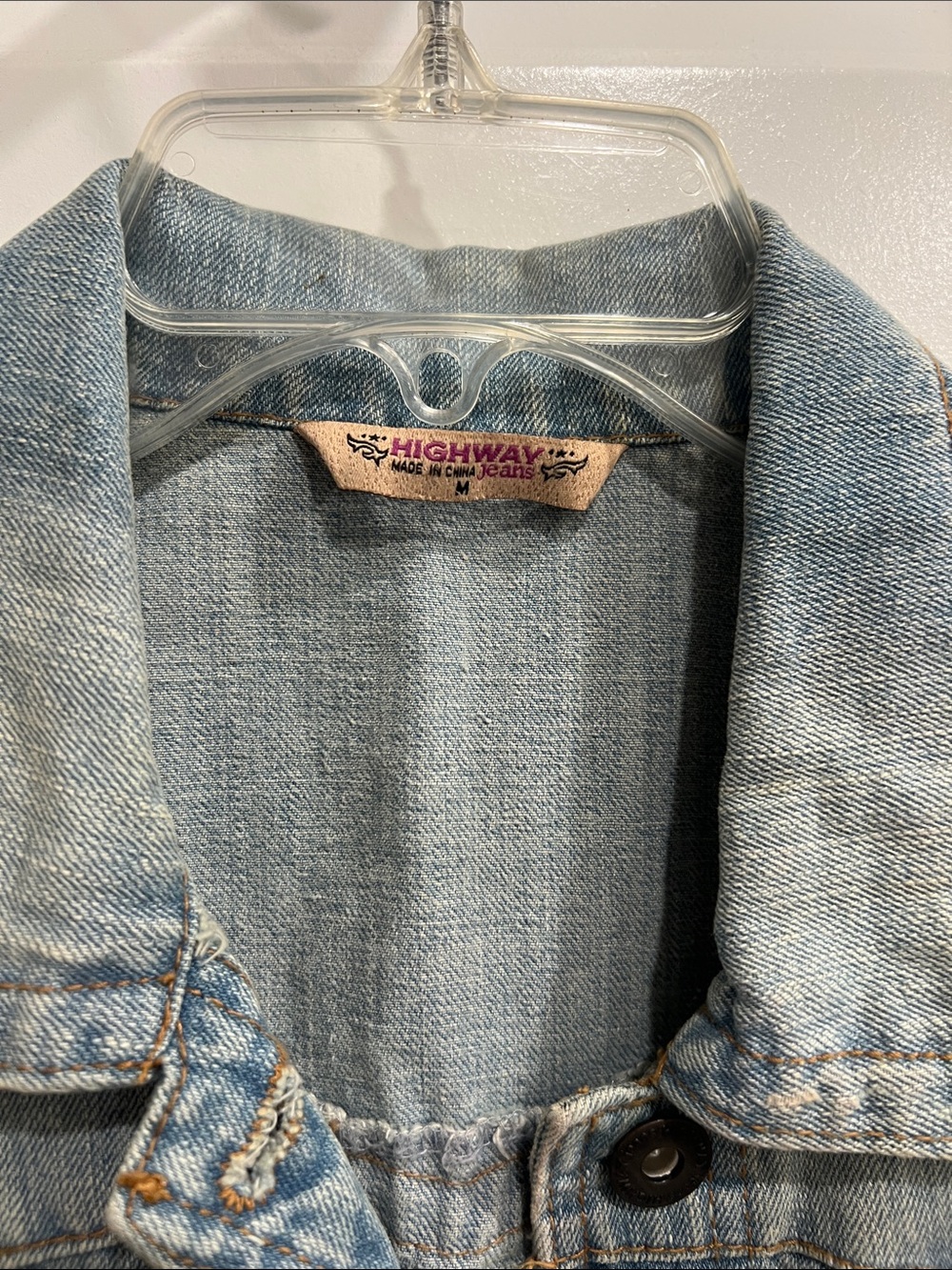 Junior’s Light Wash Cropped Denim Vest - Picture 3 of 5